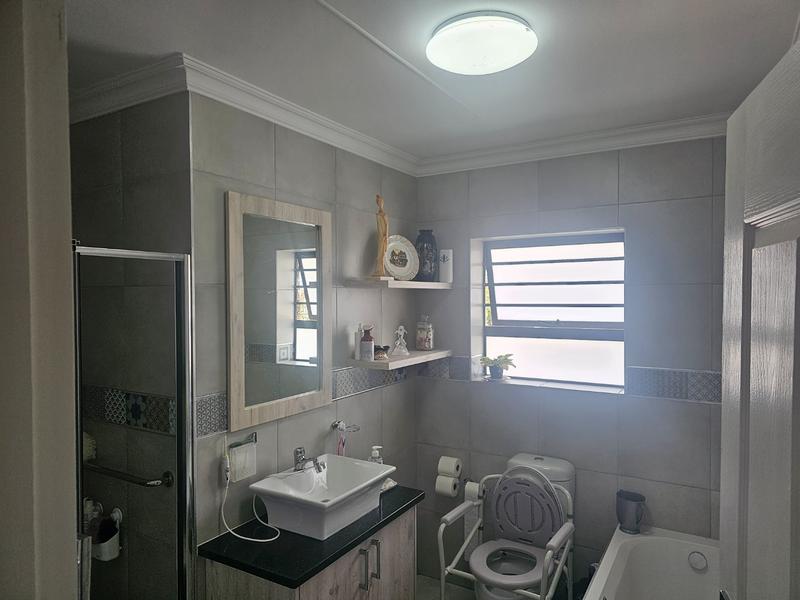 2 Bedroom Property for Sale in Dana Bay Western Cape